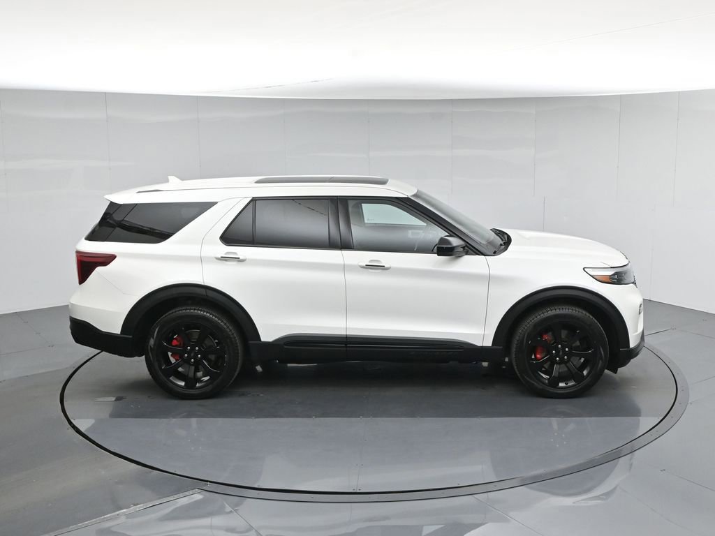 Certified 2022 Ford Explorer ST w/ ST Street Pack image 9