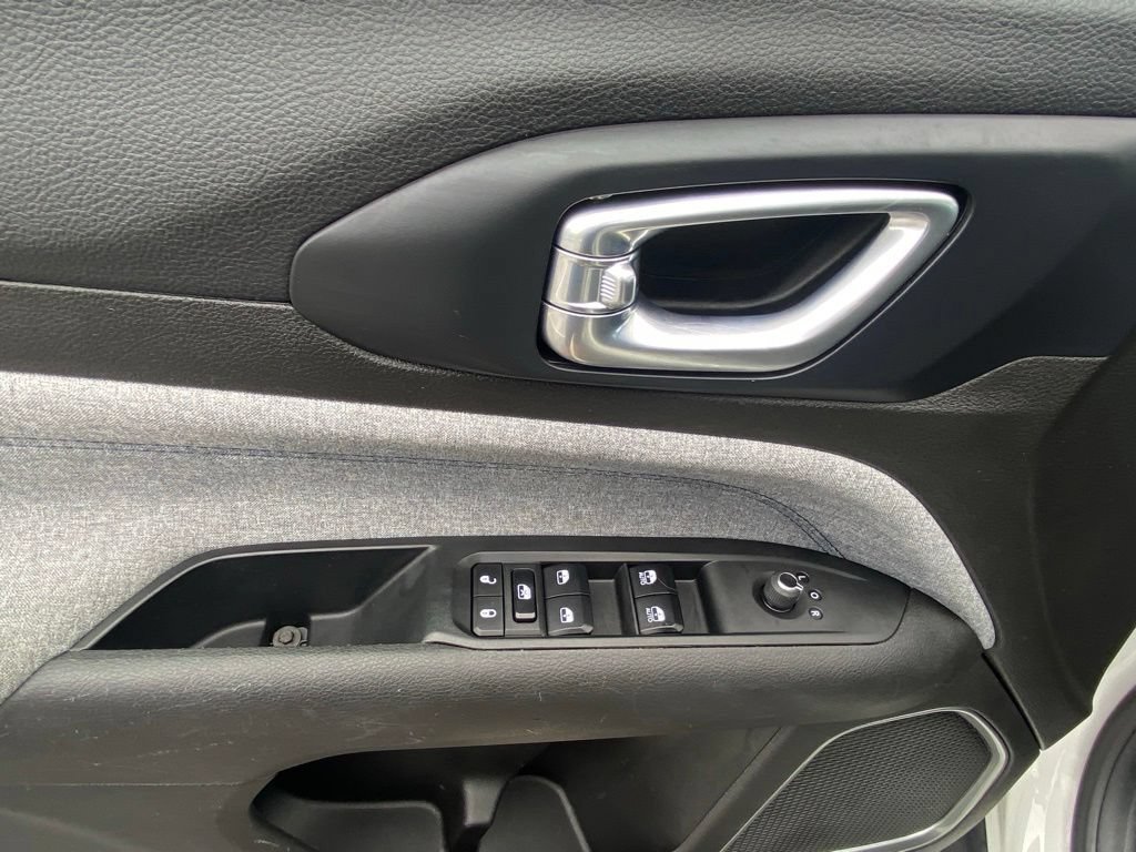 Used 2024 Jeep Compass Latitude AWD/4WD image 11