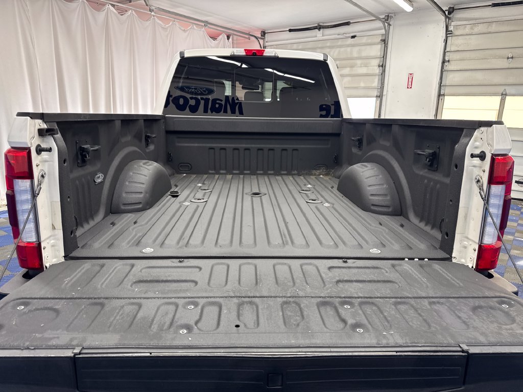 Certified 2019 Ford F350 Platinum w/ Platinum Ultimate Package AWD/4WD image 26