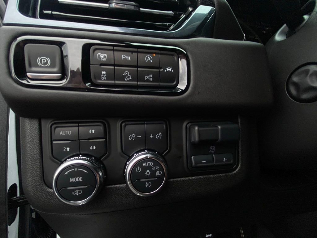 Used 2025 GMC Yukon AT4 Ultimate image 12