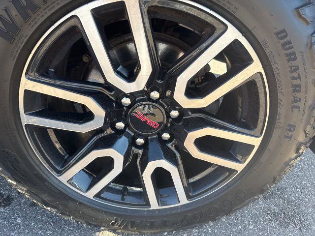 Used 2022 GMC Yukon AT4 AWD/4WD image 9