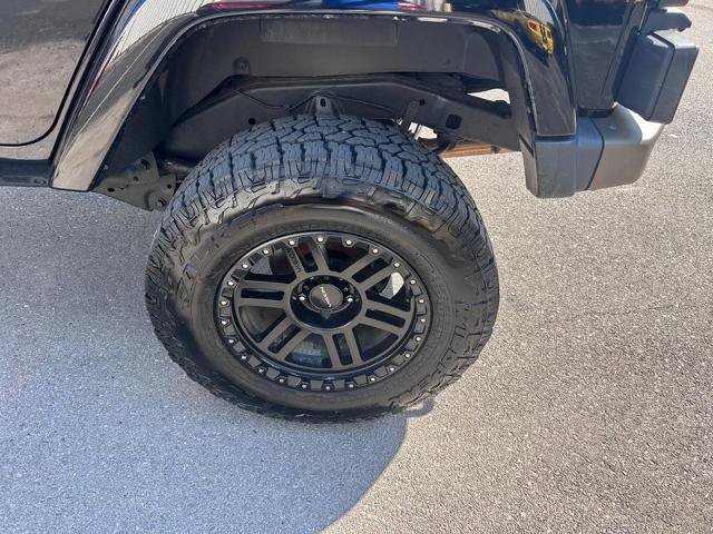 Used 2017 Jeep Wrangler Unlimited Sahara image 8