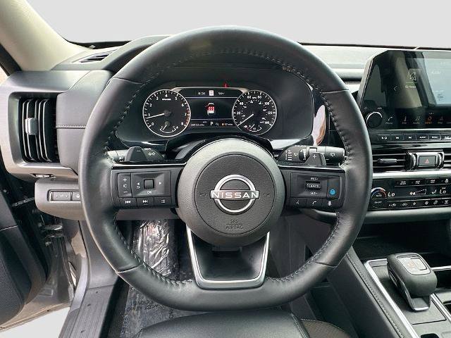 Used 2023 Nissan Pathfinder SL w/ Black Appearance Package AWD/4WD image 10