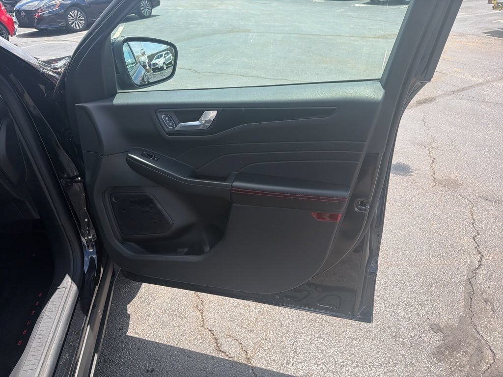 Certified 2022 Ford Escape SEL w/ SEL Stealth AWD Package image 38
