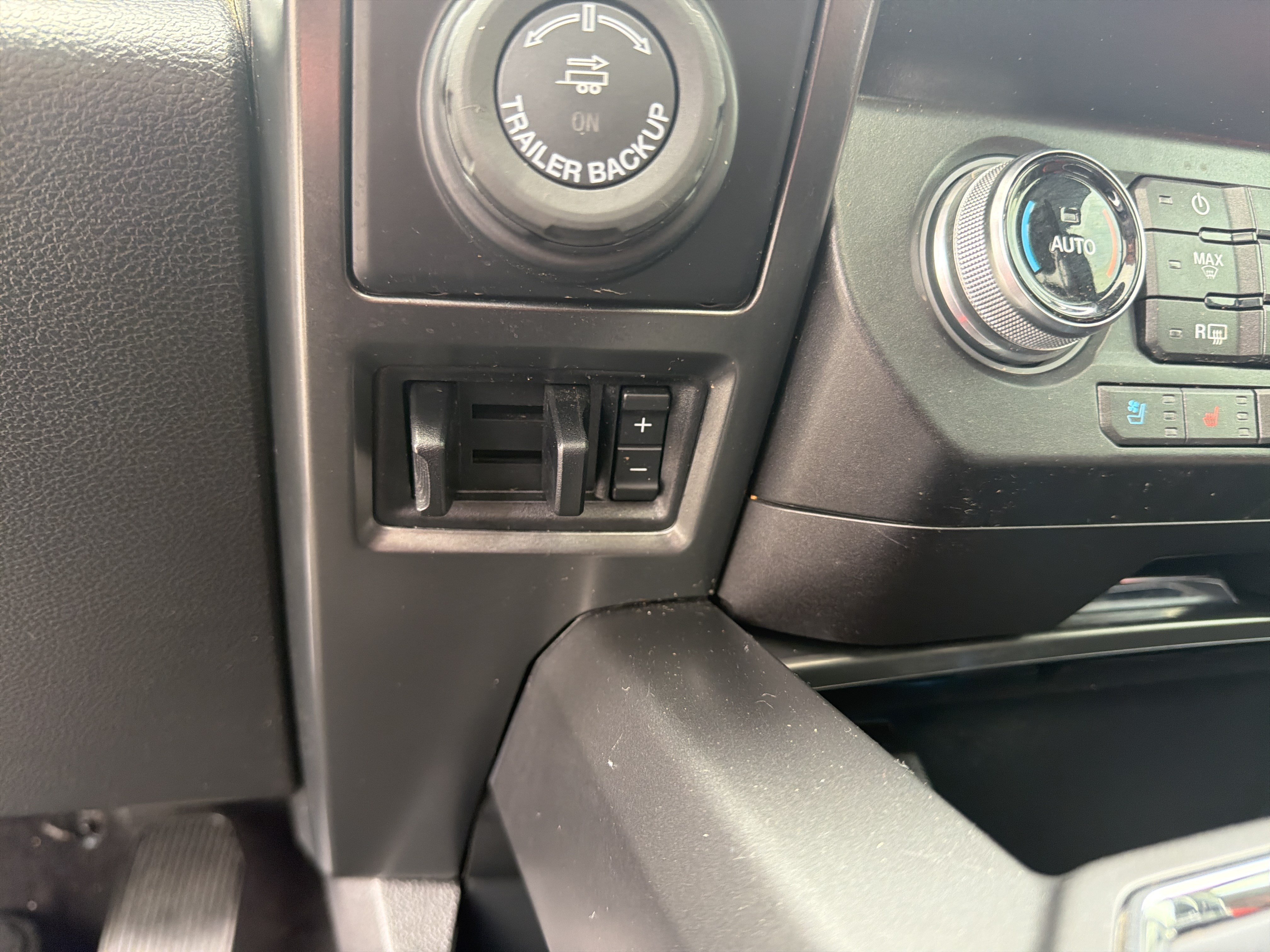Certified 2019 Ford F150 Lariat w/ Equipment Group 502A Luxury AWD/4WD image 42