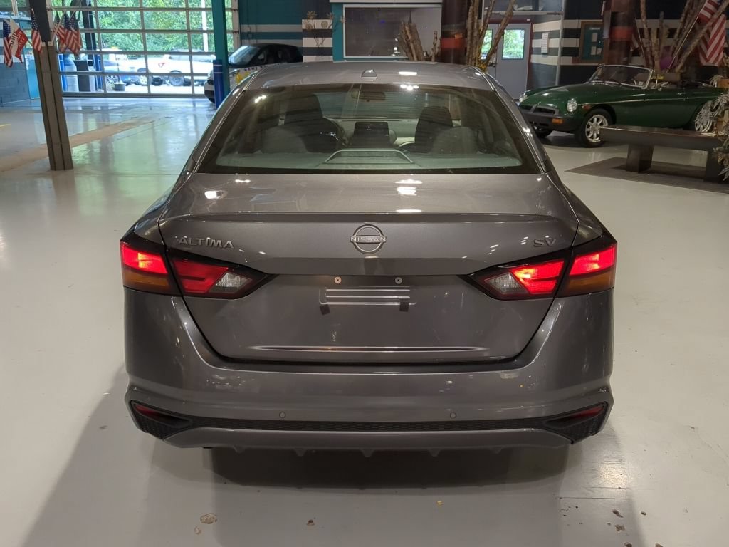 Used 2024 Nissan Altima 2.5 SV FWD image 9