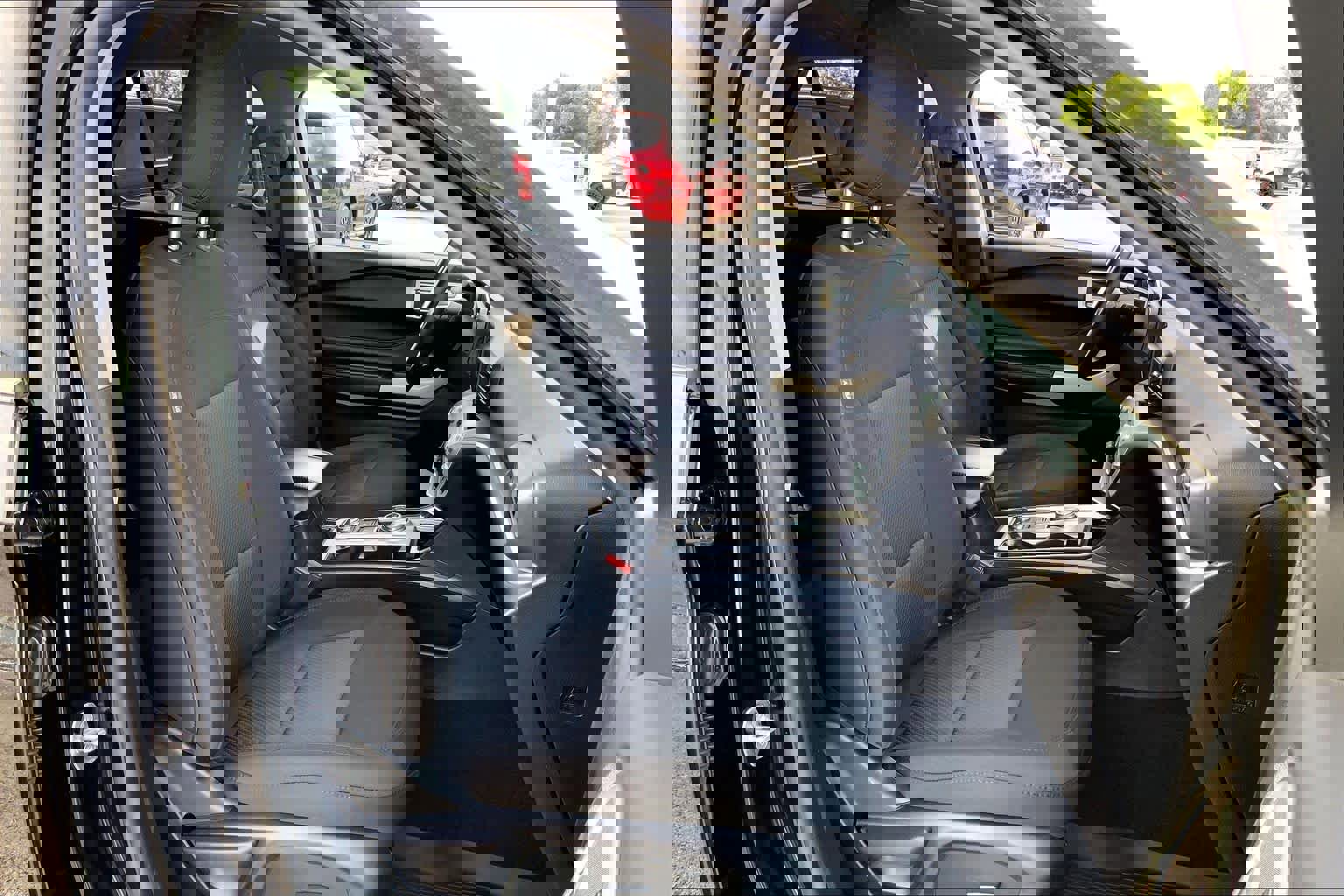 Certified 2024 Ford Explorer XLT image 9