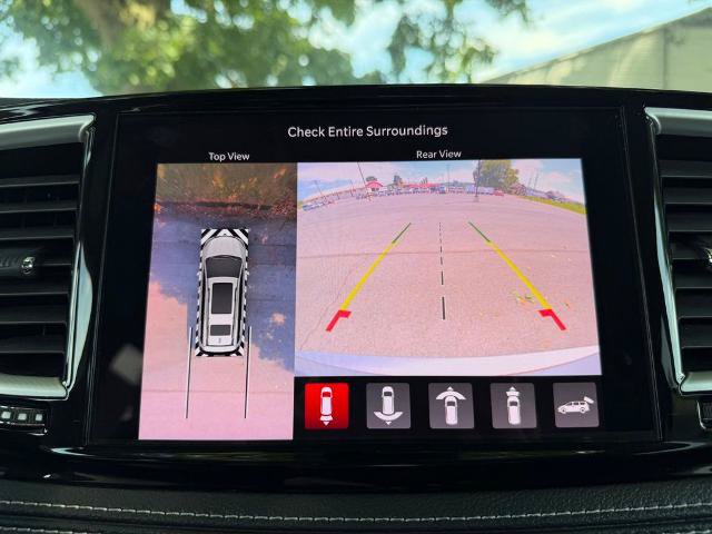 Used 2023 Chrysler Pacifica Touring-L AWD/4WD image 16