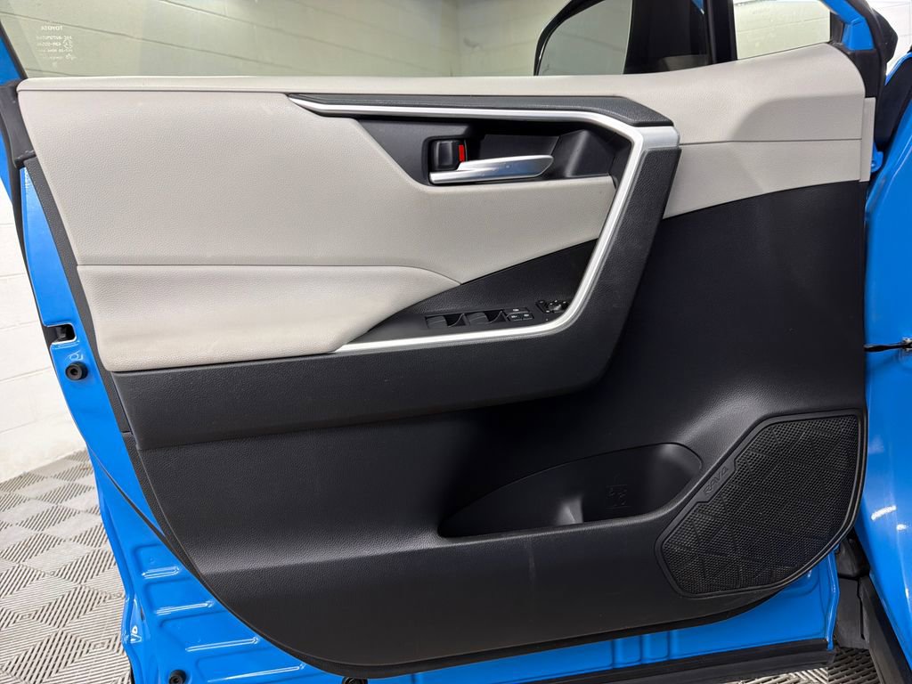 Used 2020 Toyota RAV4 XLE FWD image 16
