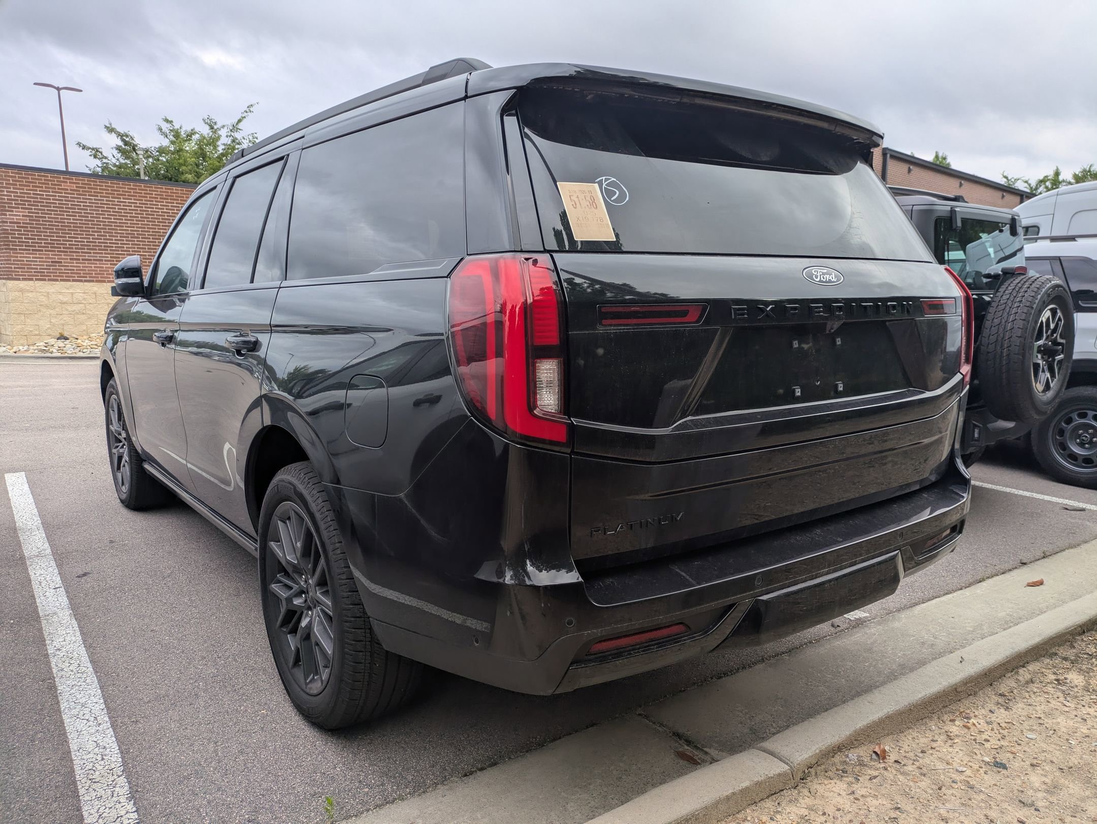 Certified 2025 Ford Expedition Platinum w/ Stealth Performance Package AWD/4WD image 4