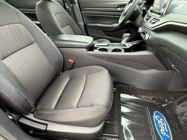 Used 2024 Nissan Altima 2.5 SV image 11