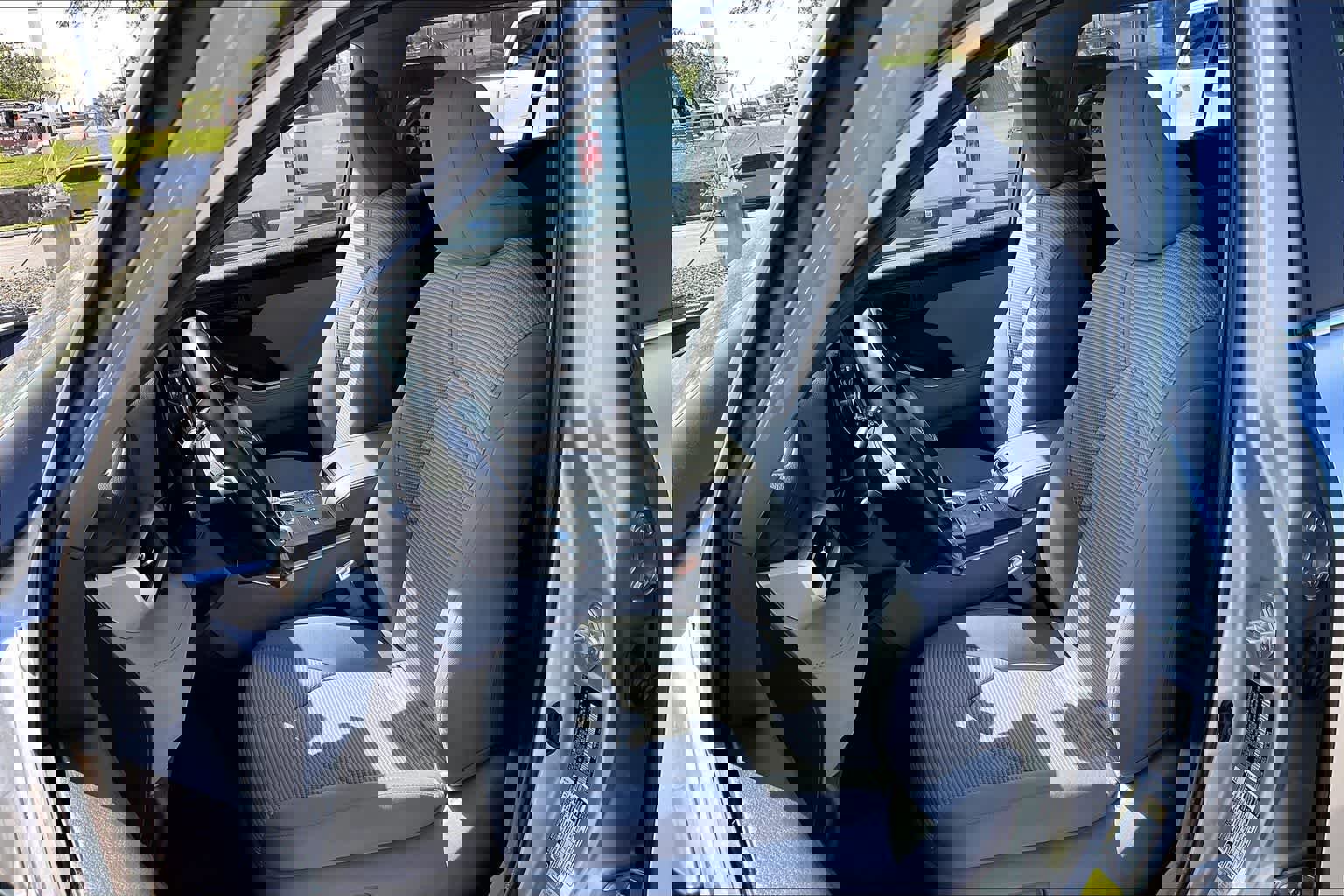 Used 2023 Toyota Highlander LE FWD image 13