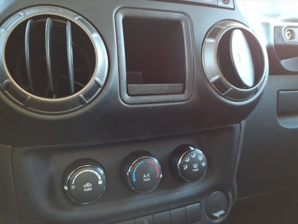 Used 2018 Jeep Wrangler Sport image 19