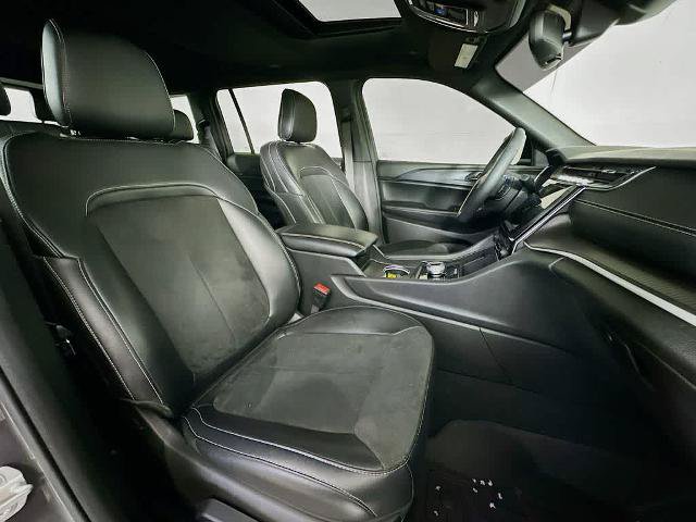 Used 2024 Jeep Grand Cherokee L Altitude RWD image 14