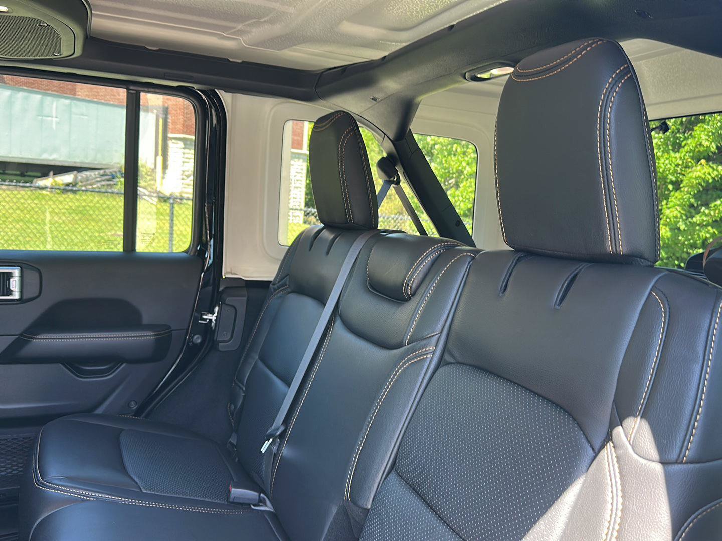 Used 2024 Jeep Wrangler Unlimited Sahara w/ Technology Group AWD/4WD image 24