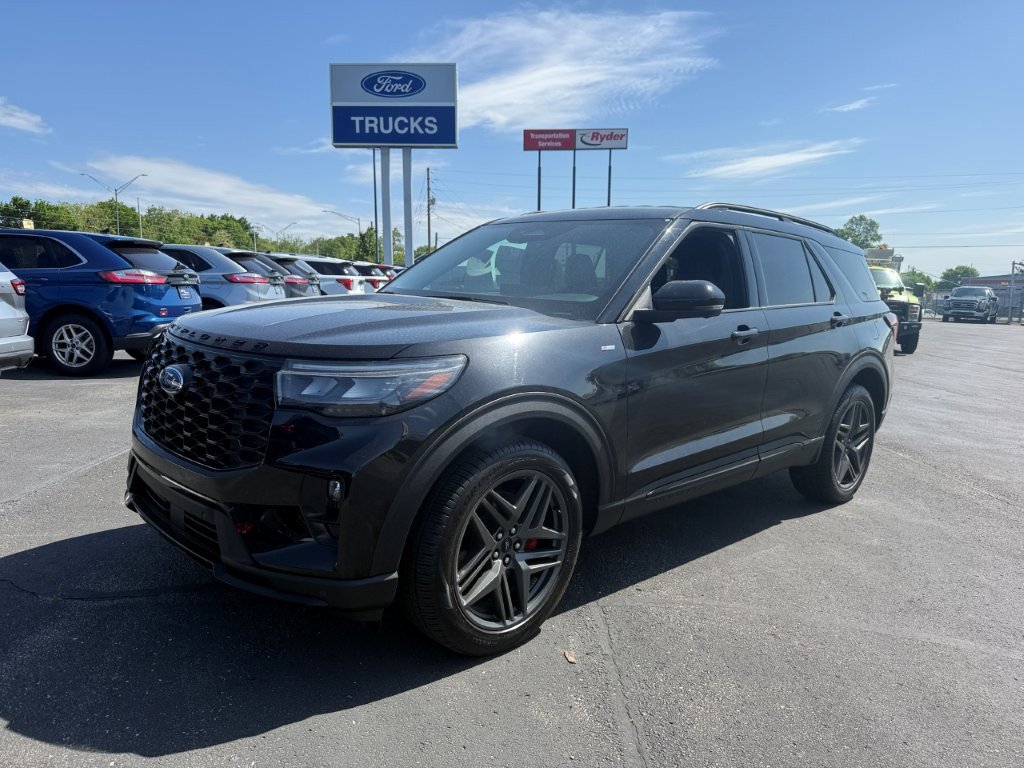 Certified 2025 Ford Explorer ST-Line w/ ST-Line Street Pack AWD/4WD image 5