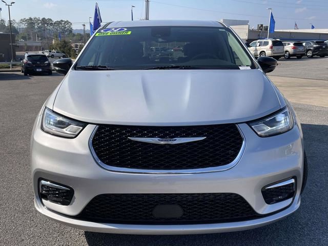 Used 2024 Chrysler Pacifica Touring-L image 9