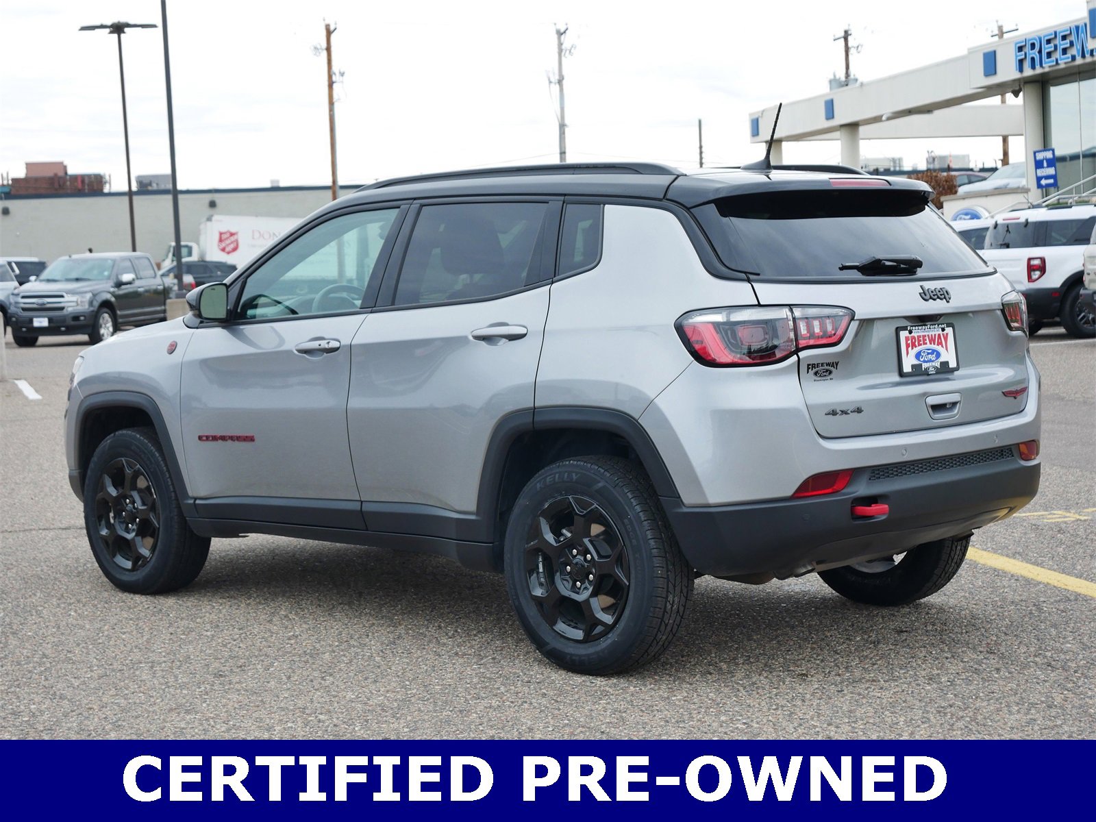 Used 2024 Jeep Compass Trailhawk image 3