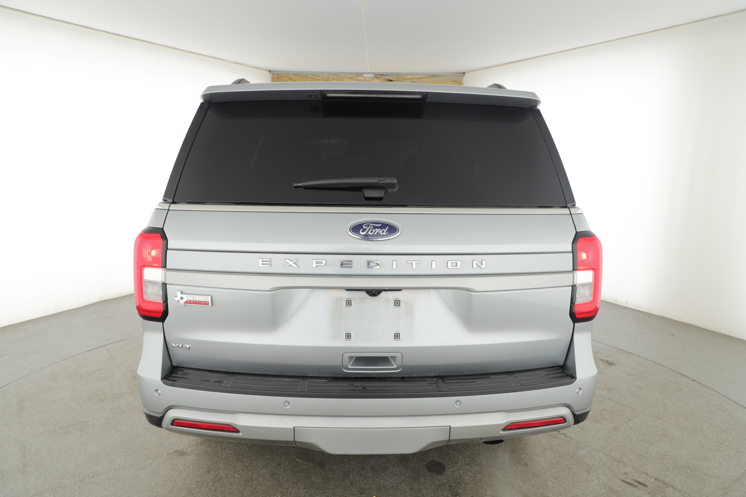 Certified 2024 Ford Expedition XLT image 2