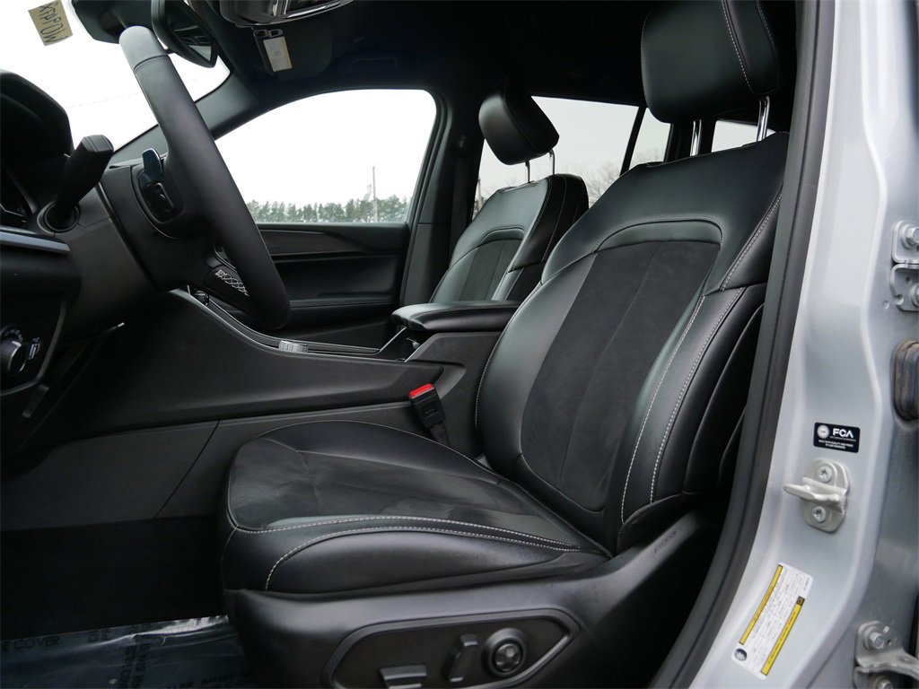 Used 2024 Jeep Grand Cherokee Altitude image 14