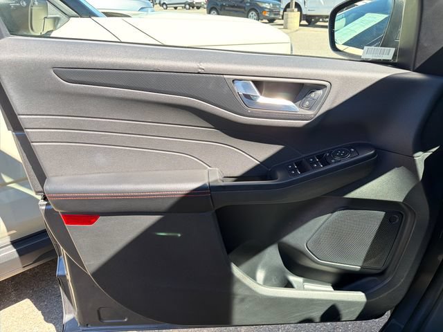 Certified 2025 Ford Escape ST-Line AWD/4WD image 13