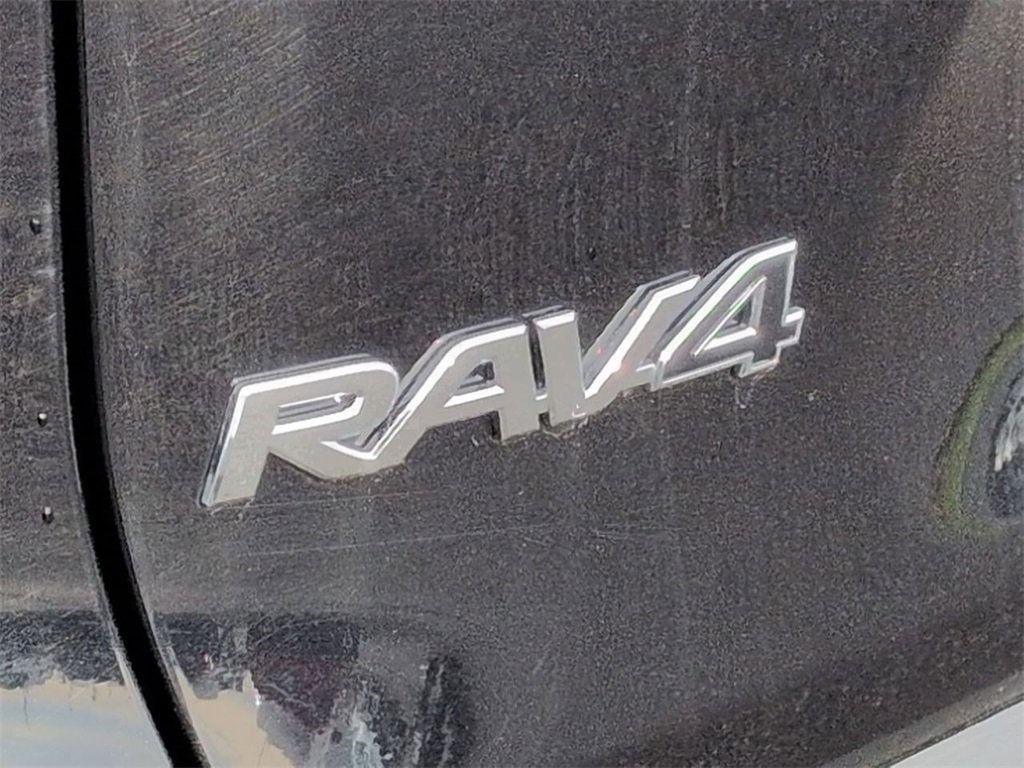 Used 2021 Toyota RAV4 LE image 26