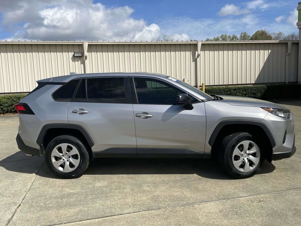 Used 2022 Toyota RAV4 LE image 6