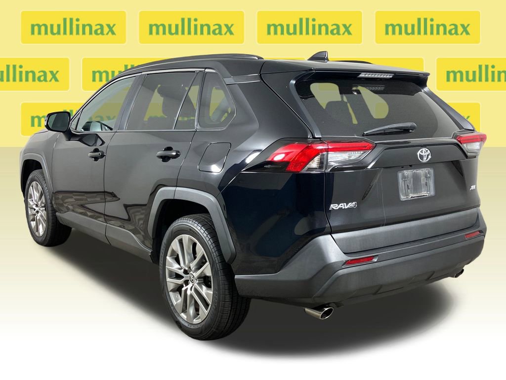 Used 2021 Toyota RAV4 XLE Premium image 8
