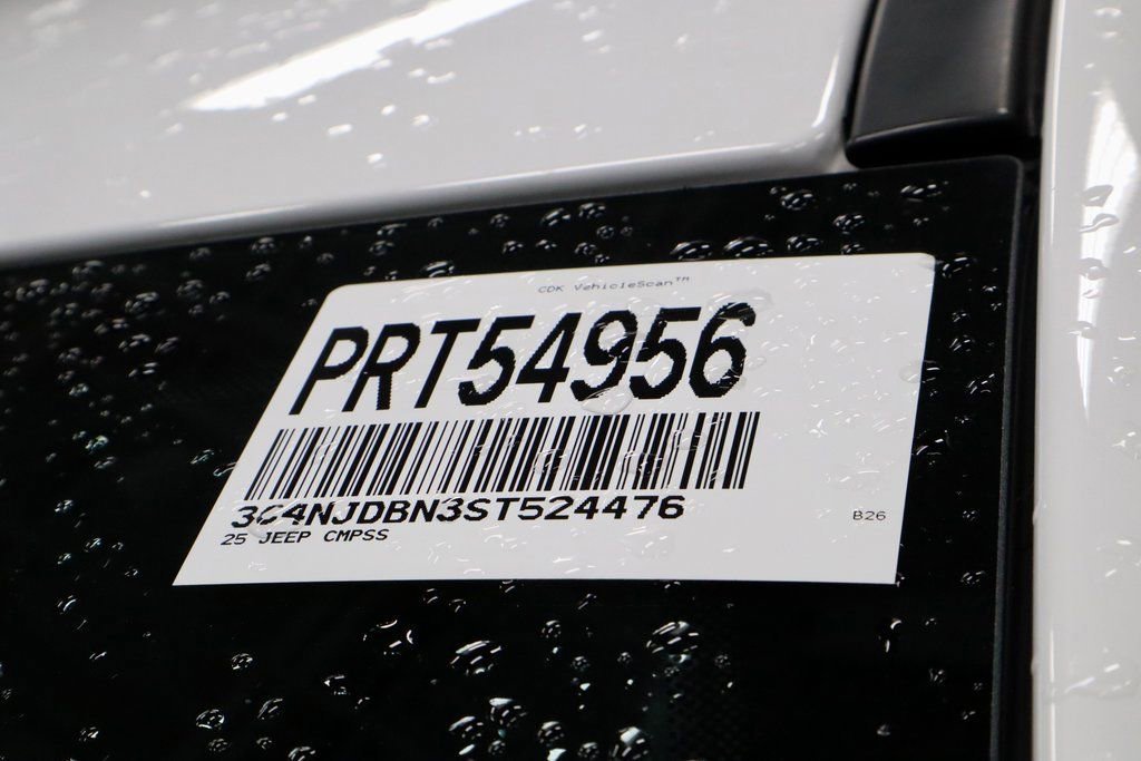 Used 2025 Jeep Compass Latitude image 32