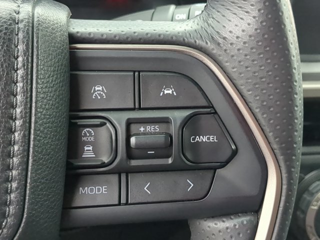 Used 2025 Toyota 4Runner SR5 AWD/4WD image 18