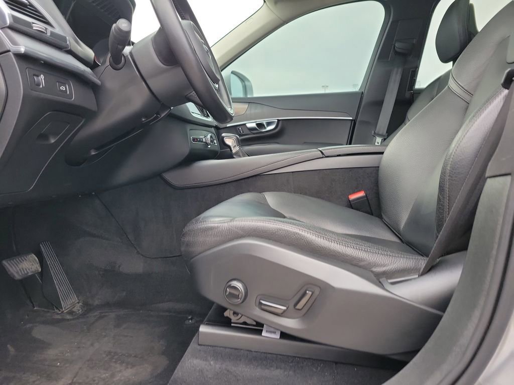 Used 2020 Volvo XC90 T6 Momentum image 17