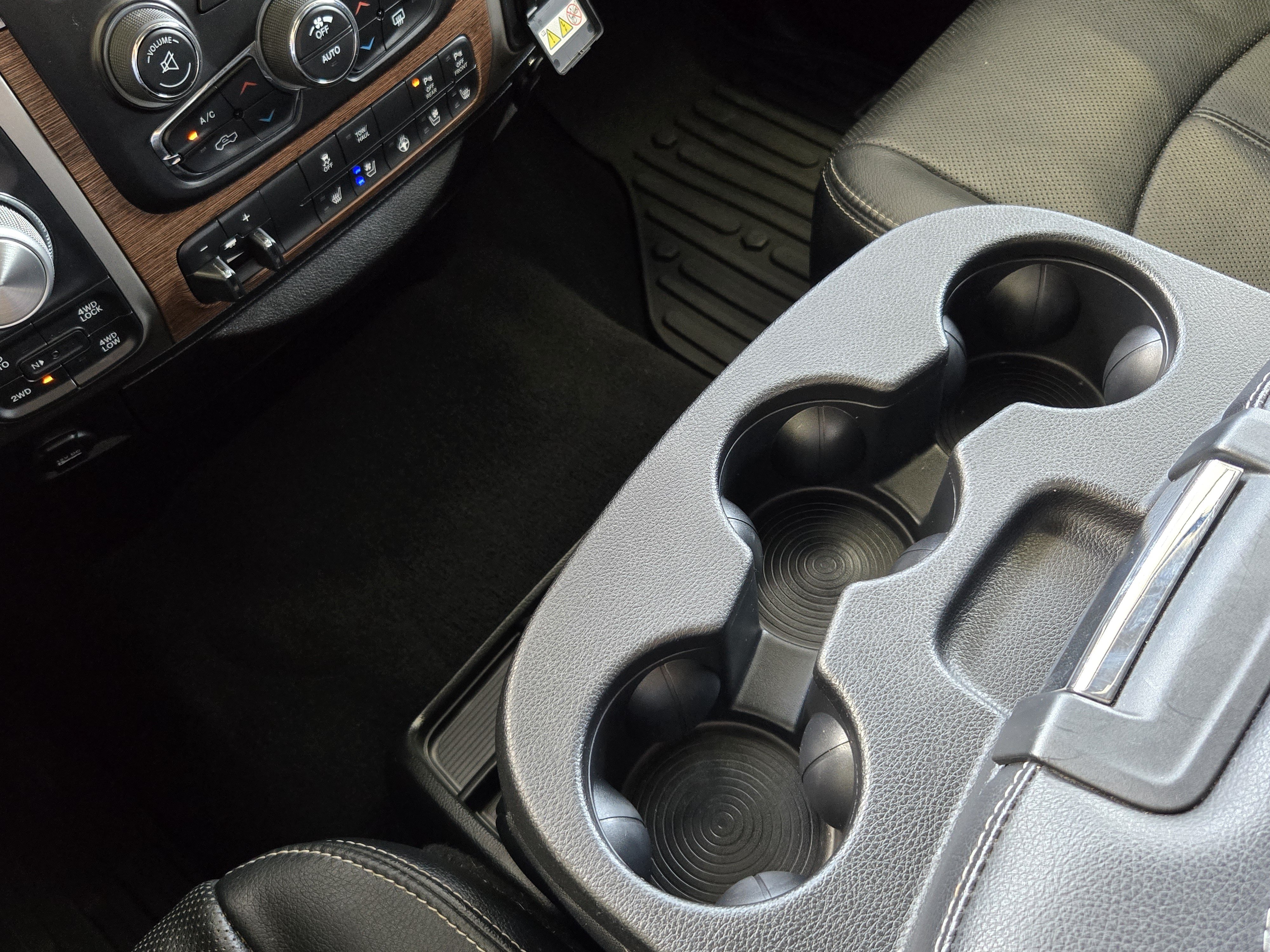 Used 2018 RAM 1500 Laramie AWD/4WD image 15