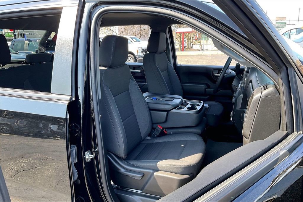 Used 2024 Chevrolet Silverado 1500 Custom w/ Turbomax Blackout Package AWD/4WD image 6