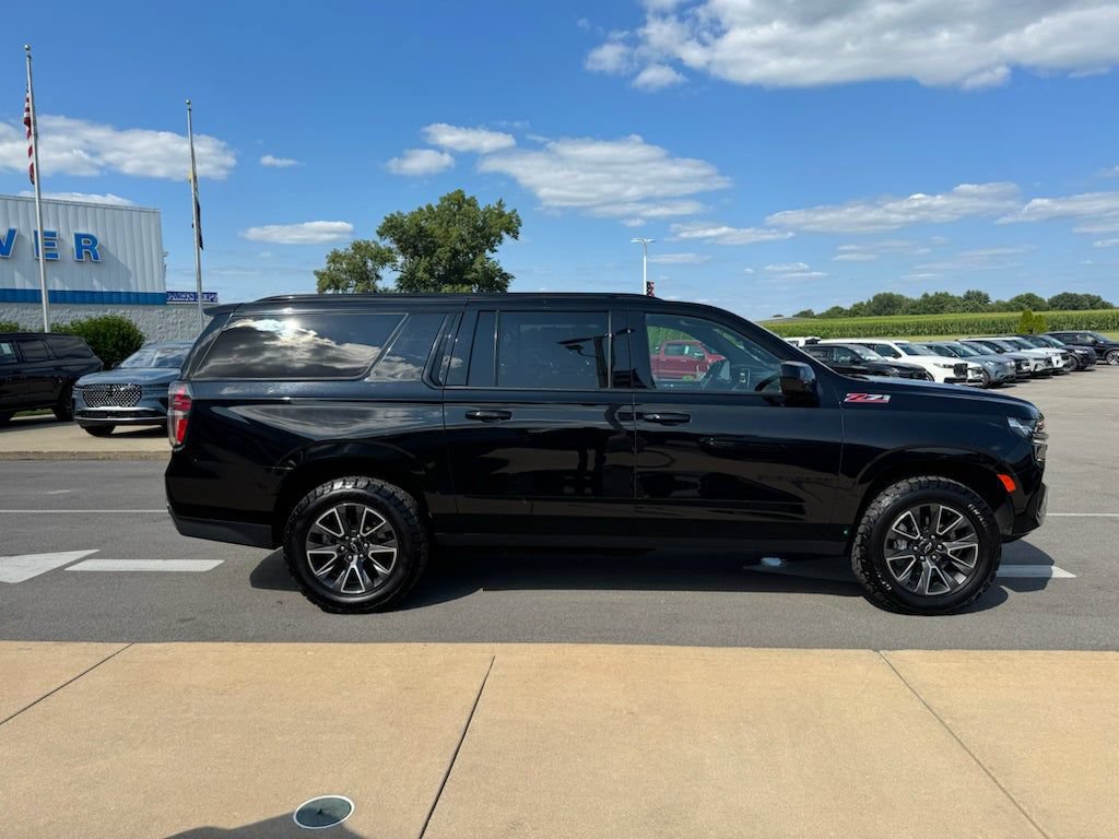 Used 2022 Chevrolet Suburban Z71 AWD/4WD image 9
