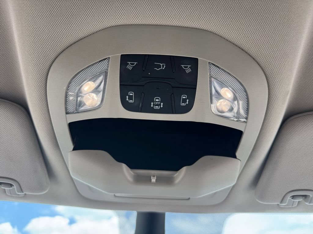 Used 2024 Chrysler Pacifica Touring-L FWD image 23