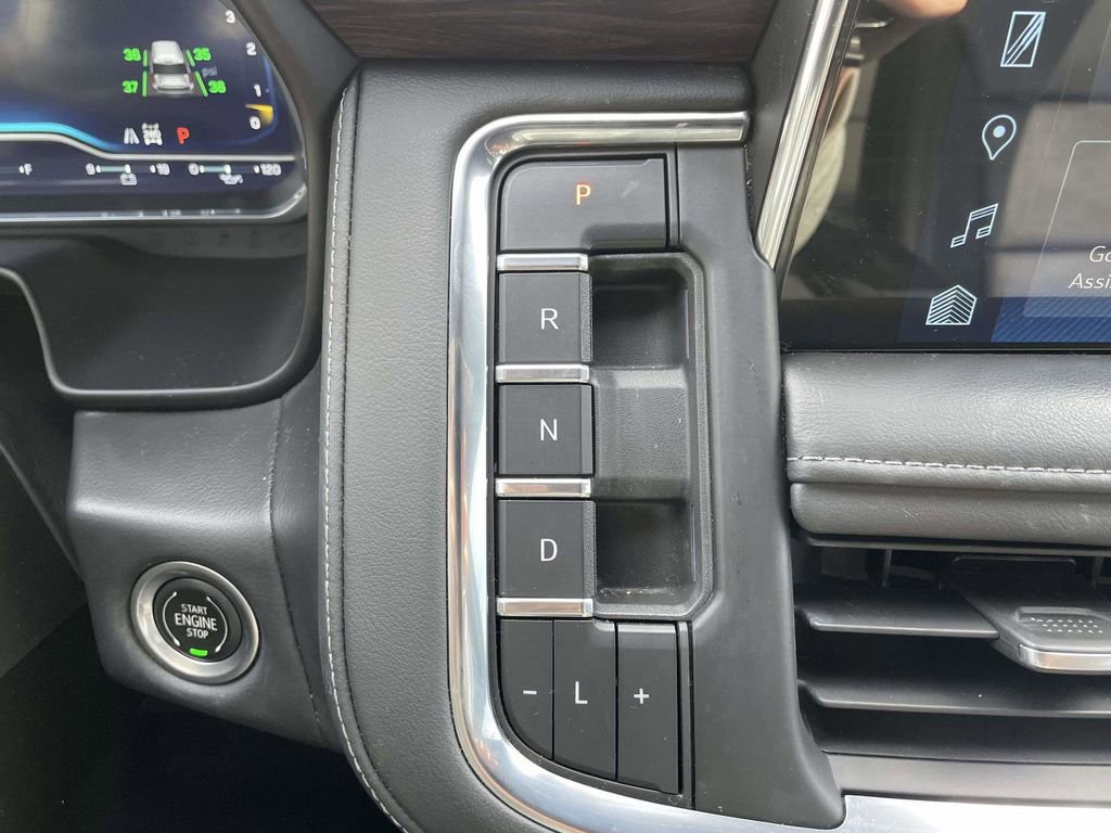 Used 2023 Chevrolet Suburban Z71 w/ Luxury Package image 17