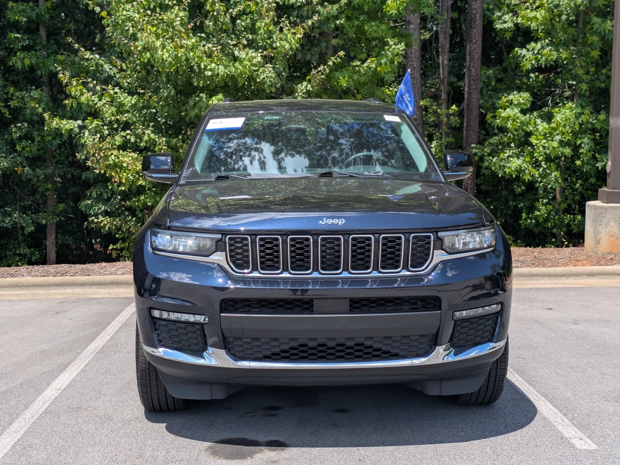 Used 2023 Jeep Grand Cherokee L Limited AWD/4WD image 7