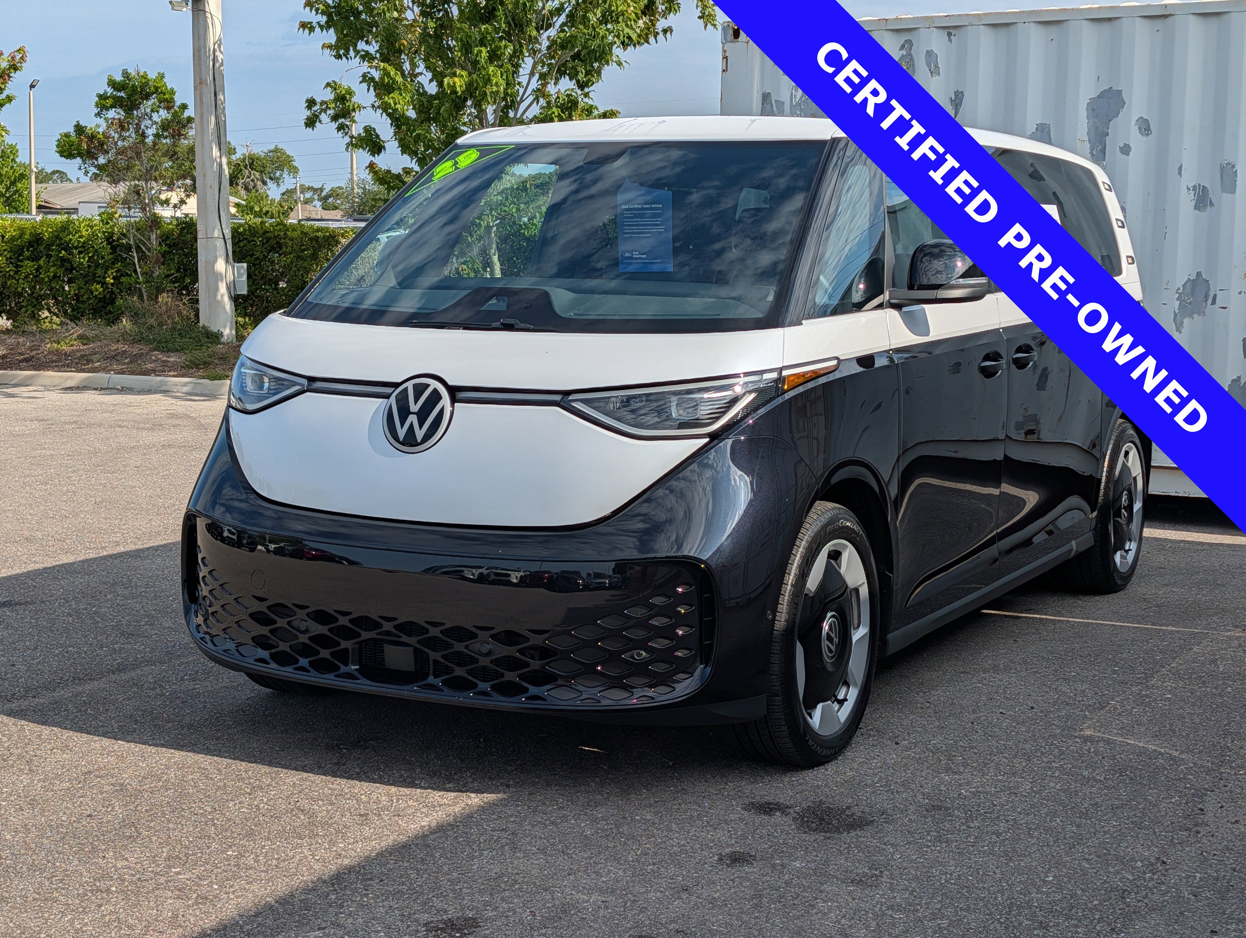 Used 2025 Volkswagen ID. Buzz Pro S RWD image 7