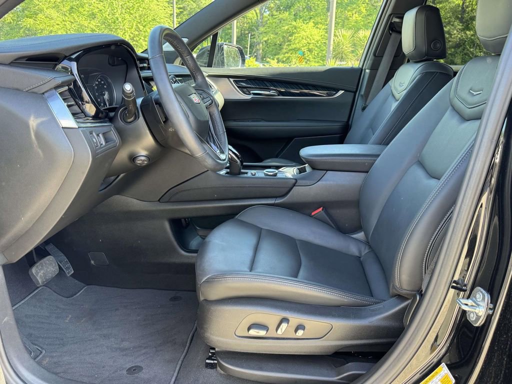 Used 2024 Cadillac XT6 Premium Luxury w/ LPO, Floor Liner Package FWD image 25