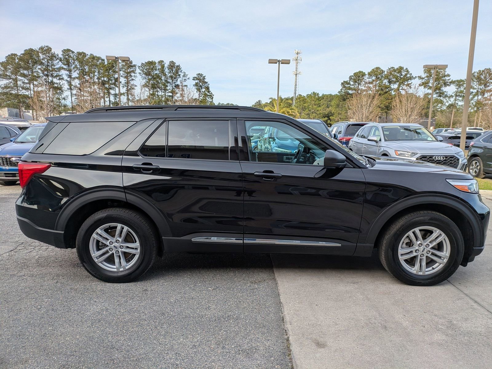 Certified 2023 Ford Explorer XLT image 6