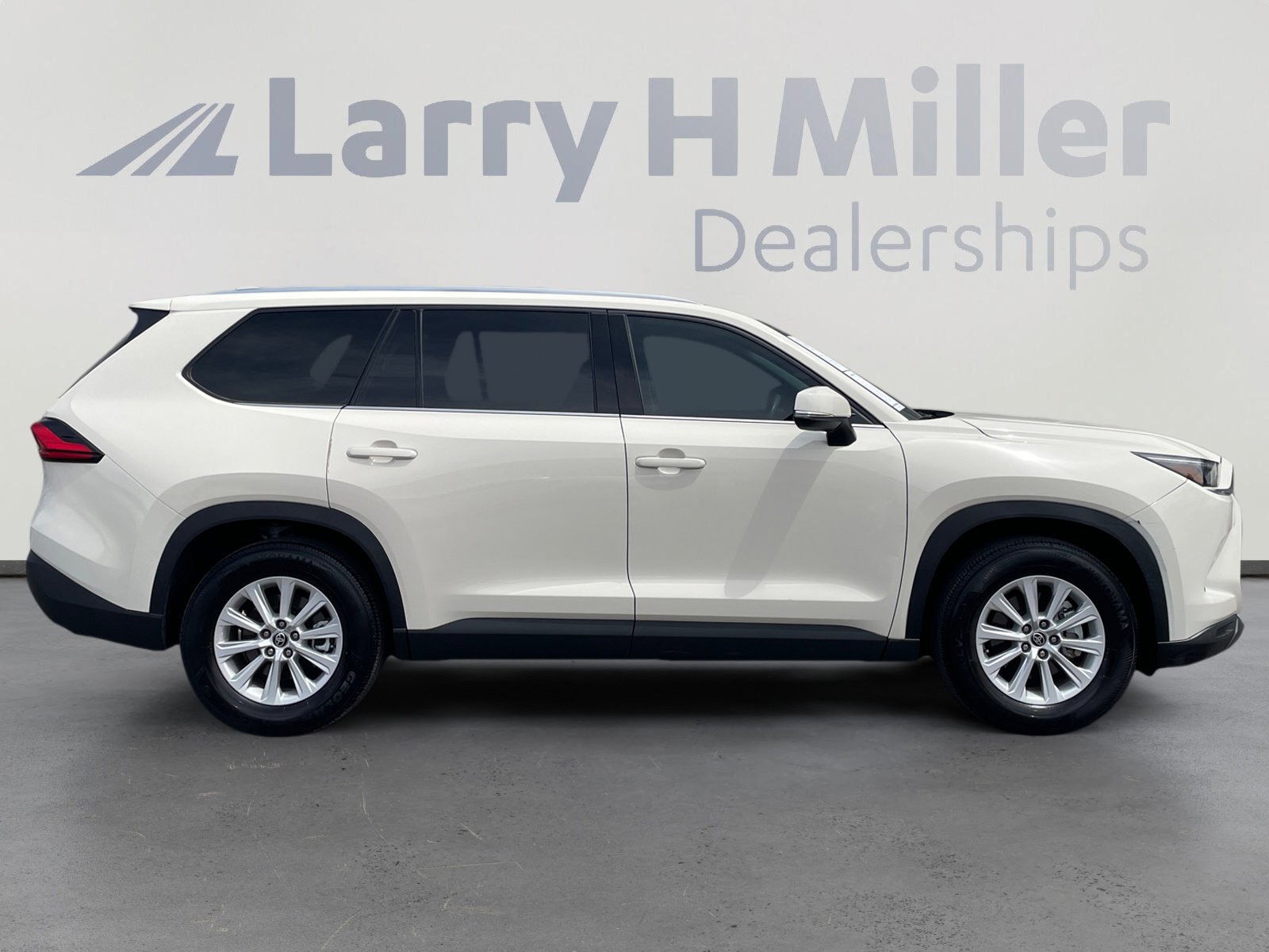 Used 2024 Toyota Grand Highlander AWD Hybrid image 6