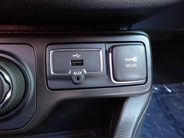 Used 2023 Jeep Renegade Latitude AWD/4WD image 18