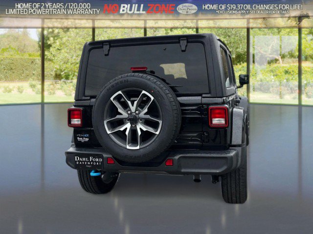 Used 2024 Jeep Wrangler Unlimited w/ Convenience Group AWD/4WD image 5