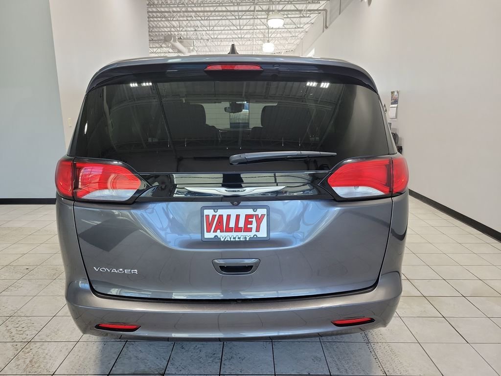 Used 2023 Chrysler Voyager LX FWD image 11