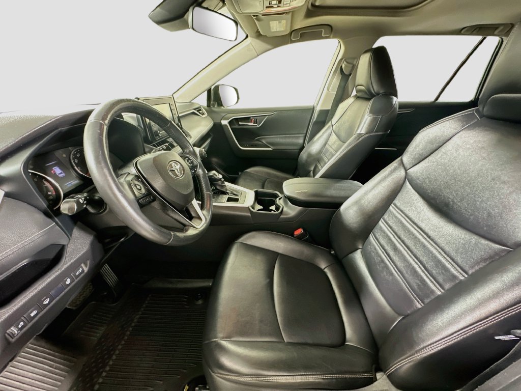 Used 2021 Toyota RAV4 XLE Premium AWD/4WD image 22