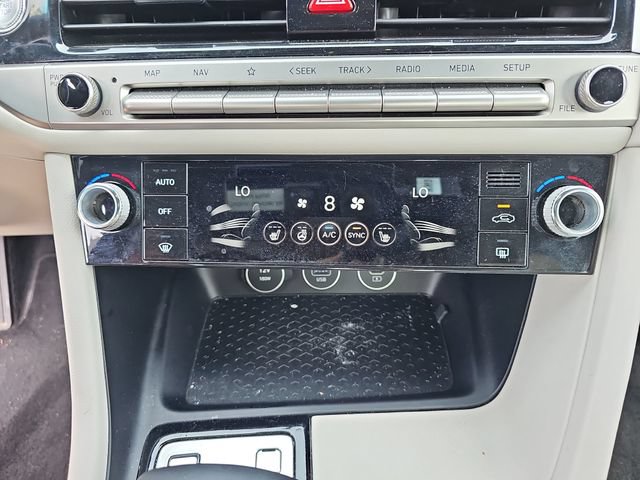 Used 2025 Genesis G70 2.5T AWD/4WD image 27