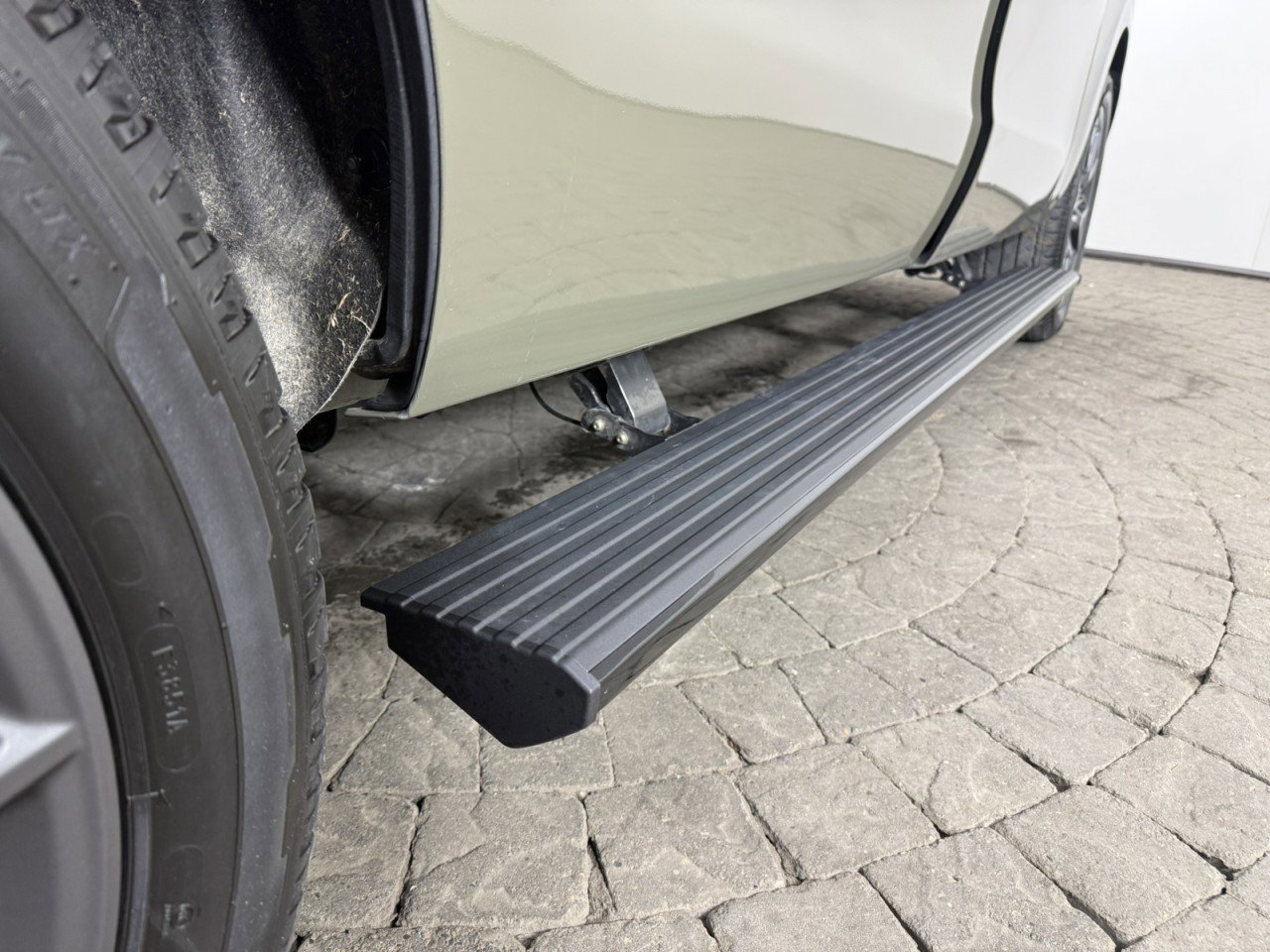 Certified 2025 Ford Expedition Max Platinum w/ Stealth Performance Package image 10