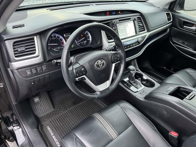 Used 2018 Toyota Highlander SE image 30