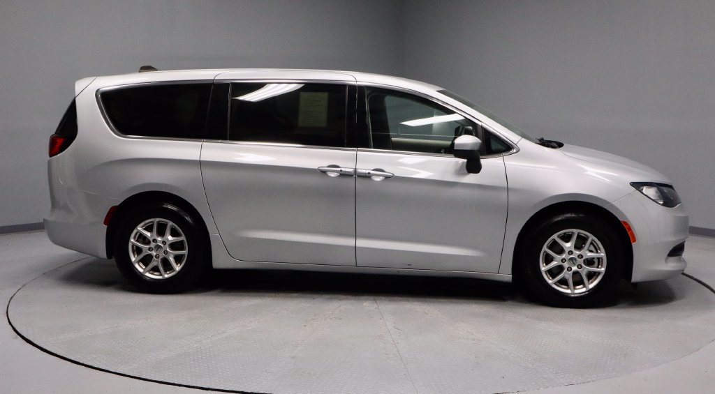 Used 2023 Chrysler Voyager LX FWD image 11