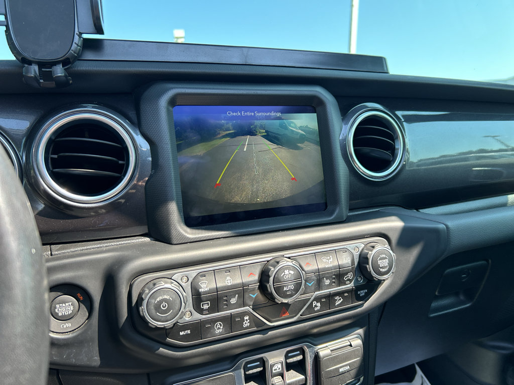 Used 2020 Jeep Wrangler Unlimited Sahara AWD/4WD image 27